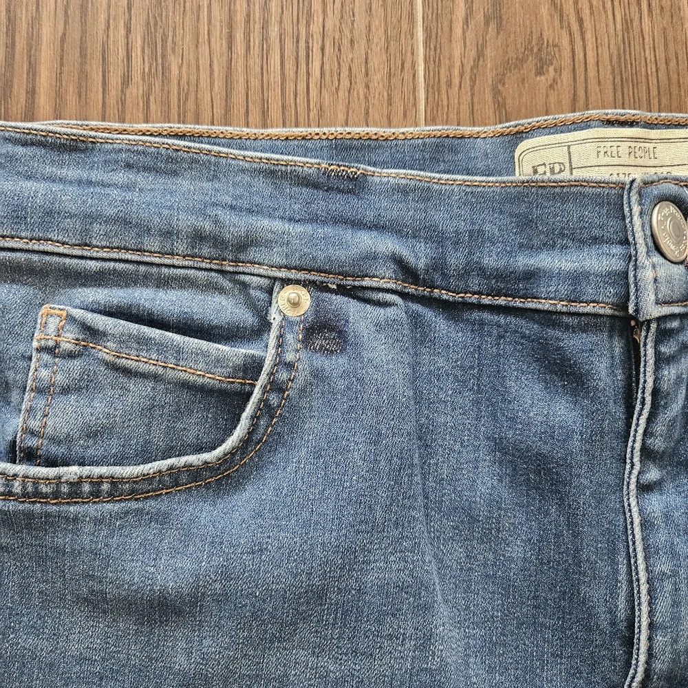 Free People Shark Bite Distressed High Rise Skinny Jeans Size 31R - Picture 2 of 10
